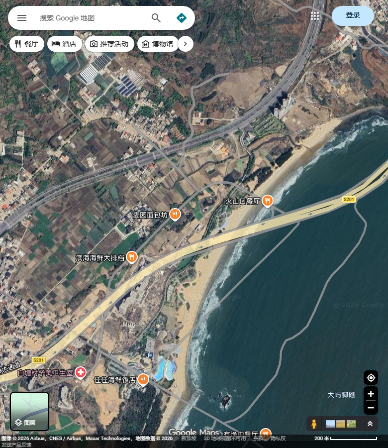 白塘湾沙岸、村落与农田;道路图层与影像有错位。 Google Maps卫星图;2026-09-10查看,北向上。