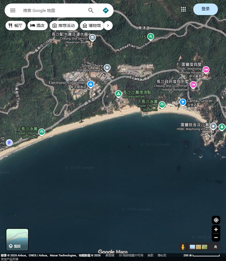 上长沙与下长沙沙岸及后方道路、山体。 Google Maps卫星图;2026-09-10查看,北向上。