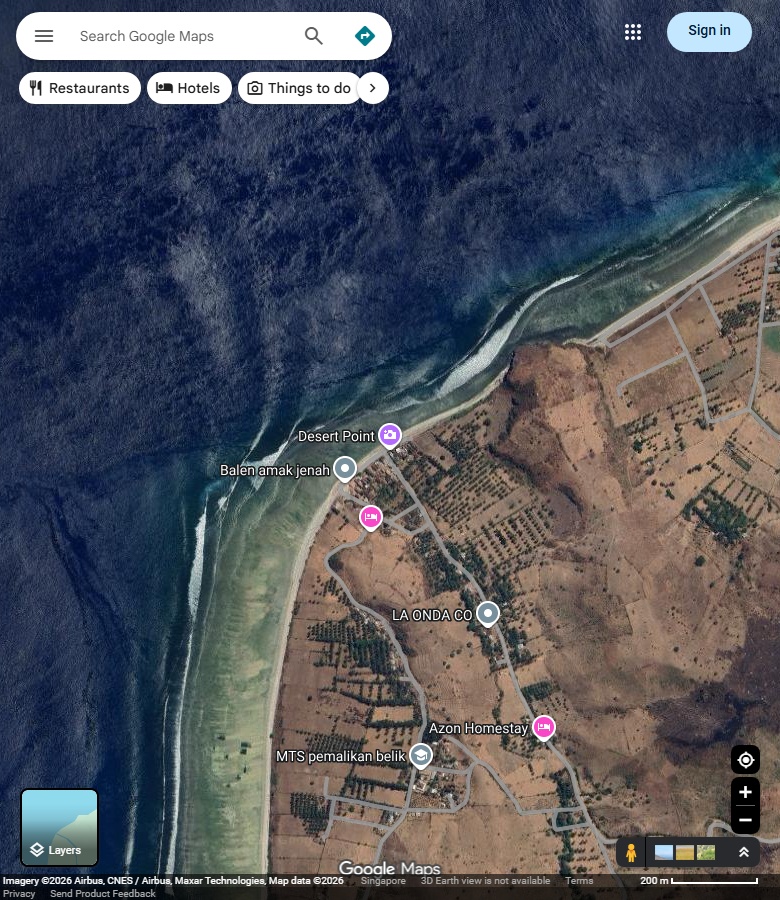 Desert Point附近弯岸、白水带与岸后田地。 Google Maps卫星图;2026-09-10查看,北向上。