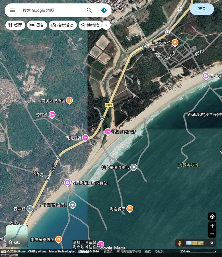 西涌一号收费站附近沙岸与林地;本图不定位四号教学岸段。 Google Maps卫星图;2026-09-10查看,北向上。